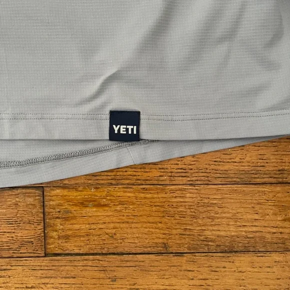 YETI Men's Hooded Ultra Lightweight Sunshirt - Picture 4 of 8